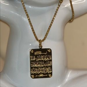 Woman fashion necklace